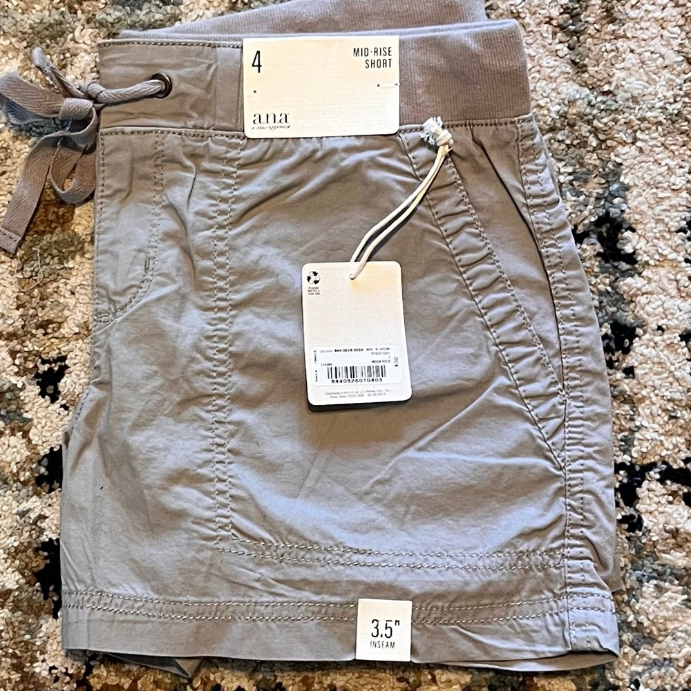 ANA Mid Rise Shorts Size 4